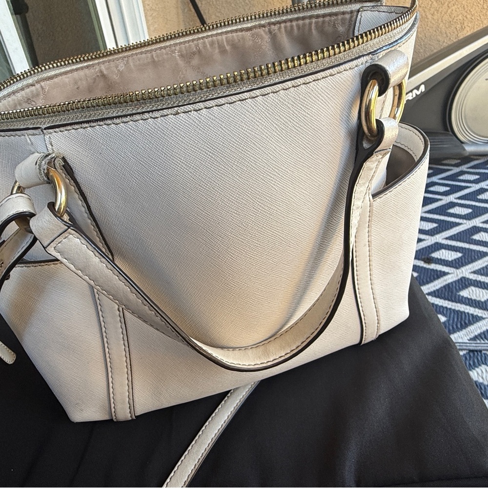 Michael Kors Cream Shoulder Bag - Picture 6 of 7